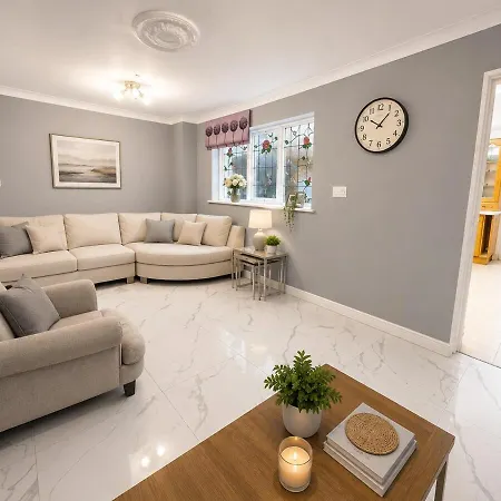 Cozy Dublin House 4bhk Near Blanchardstown Apartment